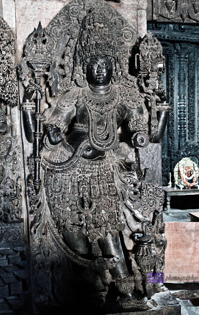 Dwarapalaka on the left side of the Hoysaleshwara shrine