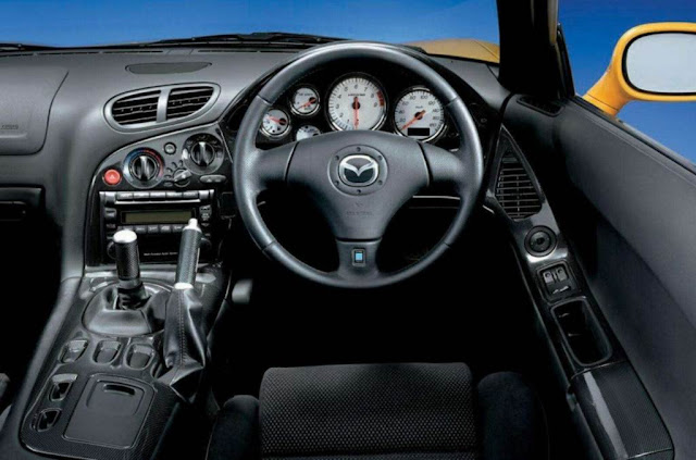 Mazda RX-7 2002 - interior