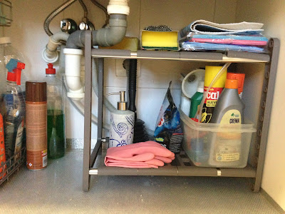estantes armario bajo fregadero
