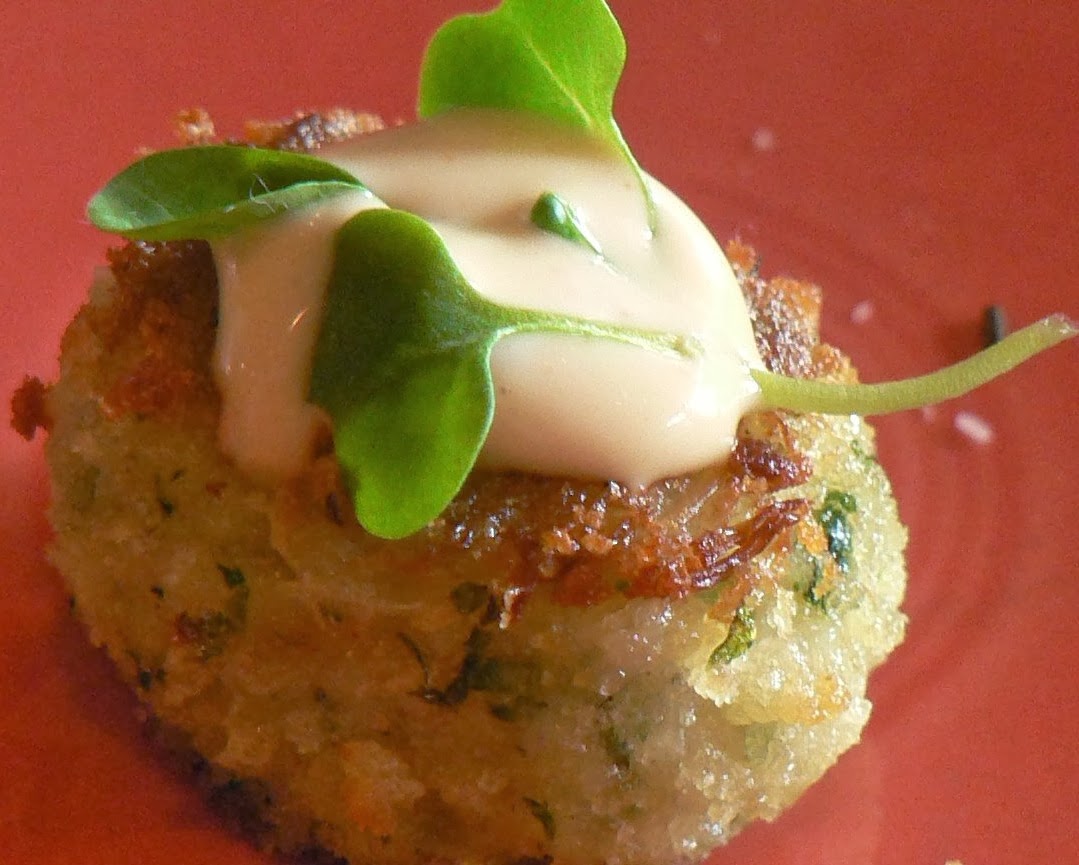 Crab Cakes w/ LemonDill Sauce