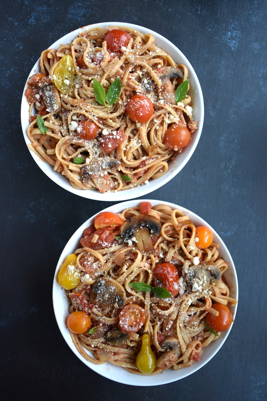 Spicy Creamy Tomato Basil Pasta features a creamy, spicy tomato basil sauce made with Greek yogurt, parmesan and fresh cherry tomatoes and sauteed mushrooms! www.nutritionistreviews.com