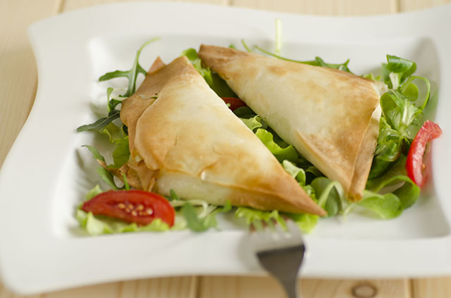 Fagottini di pasta phillo, ricotta porro e formaggio