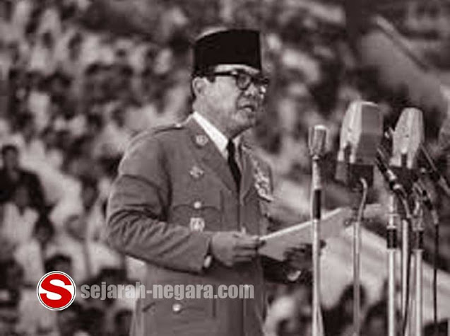 Foto Pidato Presiden Soekarno dalam rangka pengganyangan Malaysia