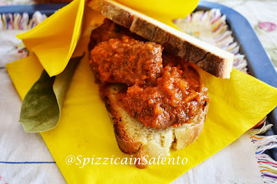 bouchées de viande à la sauce tomates-street food salentino