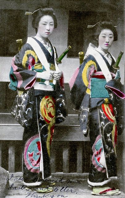 Vintage photos of female samurai warriors posing with their katana swords 1850 1900 - 2