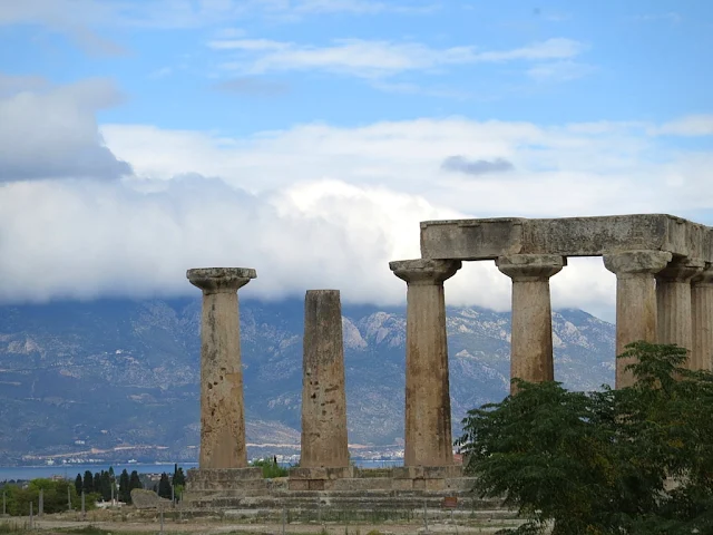 Athens to Corinth Day Trip: Pillars