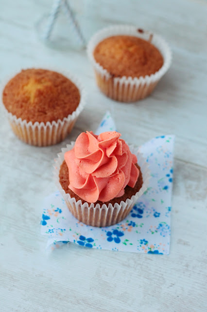 Simple Cupcake recipe, all the ingredient into one bowl, mix and you're ready for the oven. GoodFoodShared. Blogspot