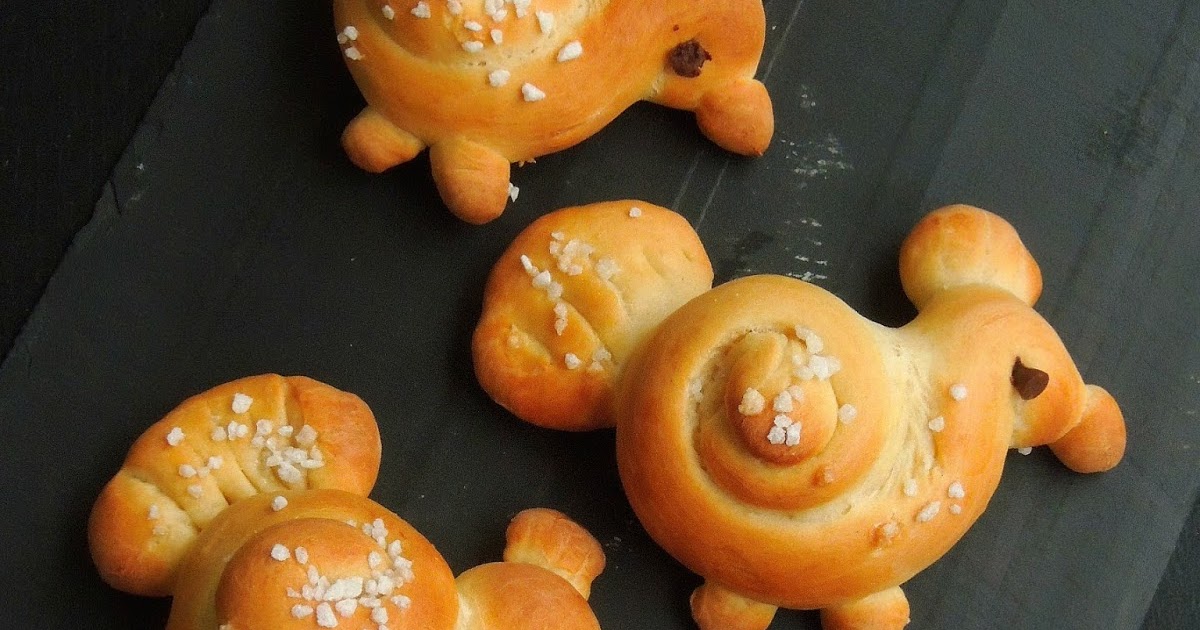 Priya&rsquo;s Versatile Recipes: Eggless Bird Shaped Bread Rolls