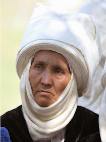 kyrgyzstan costume textiles, kyrgyzstan headresses, kyrgyzstan tours