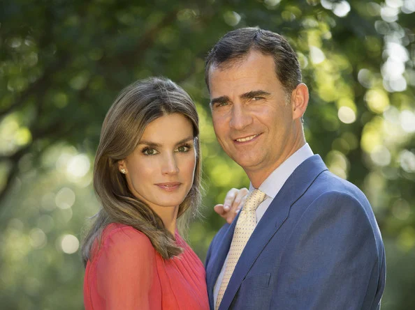 Princess Letizia and children, Princesses Leonor and Princess Sofia pose at Zarzuela Palace for 40th birthday