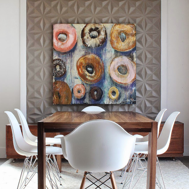 Fofura do Dia: Quadro de Donuts na sala de jantar. Blog Achados de Decoração