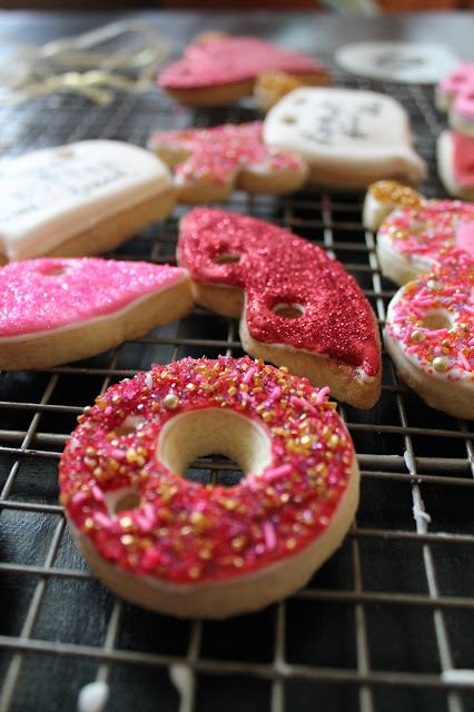 Valentines cookie banner,Valentines day cookies,ValentinesDecorated Cookies, decorated cookies, Valentines decorated cookies, kiss cookies, lips cookies, heart cookies, fletched heart cookies