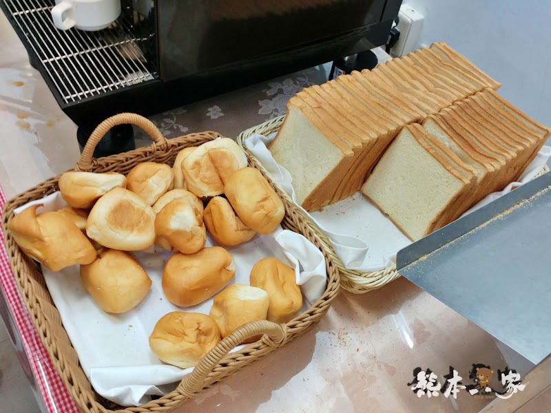 苗栗特色料理|飛牛餐廳|牧場起司酥、鮮奶饅頭酥好吃-還有素食、單點、團體合菜選擇