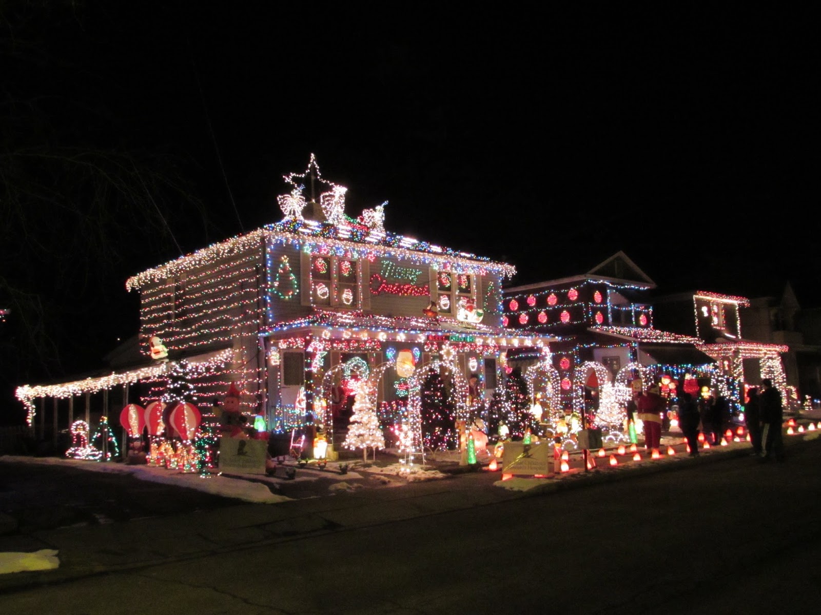 Spectacular Christmas Display in Ambridge, Beaver County Interesting