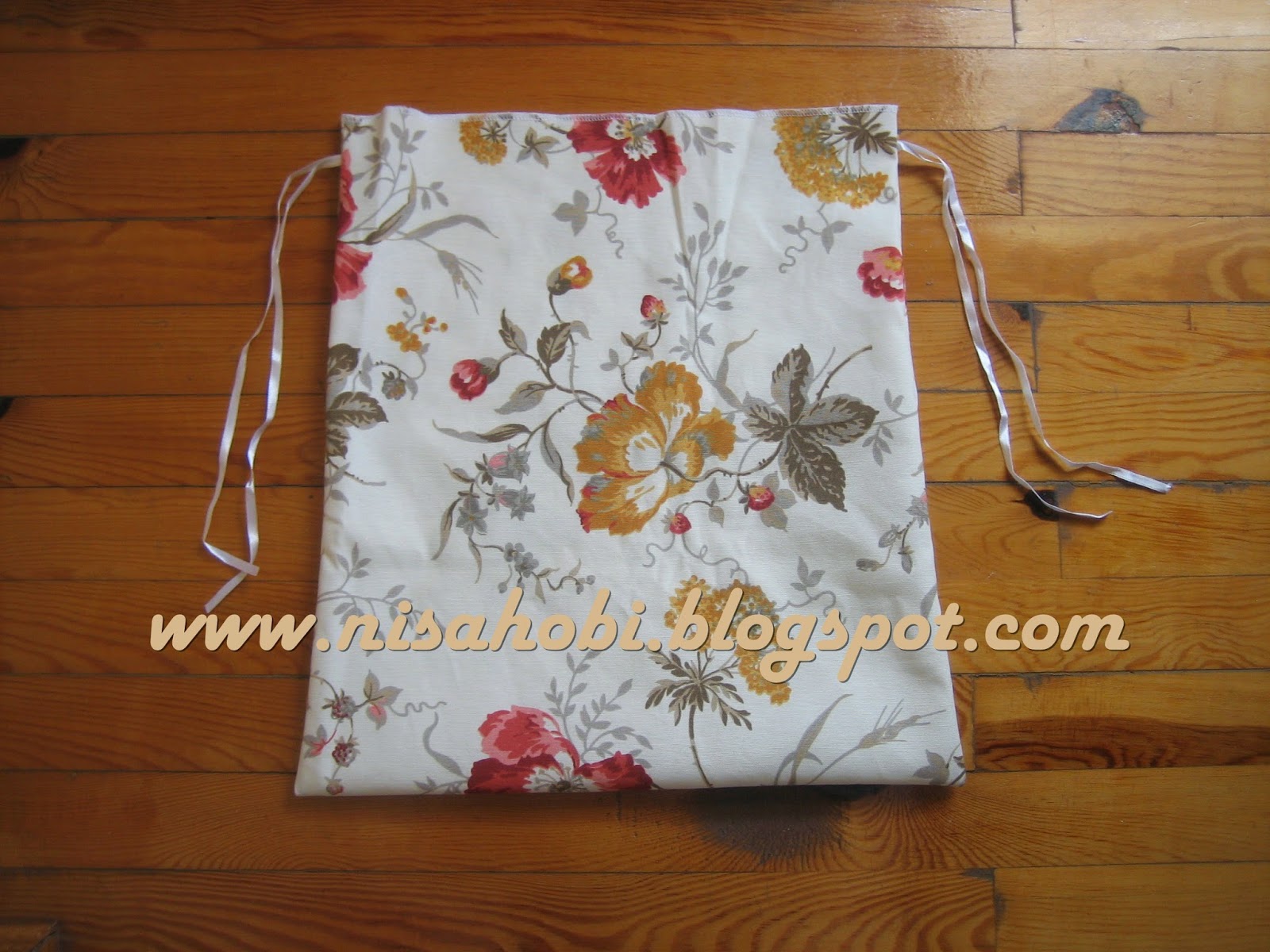 Nisa hobi Anlatımlı Sandalye Minderi ve Masa Örtüsü Dikimi