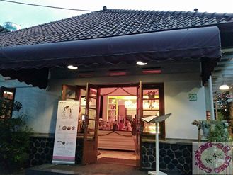 http://www.catatan-efi.com/2016/06/celebrate-cafe-tempat-makan-enak-di-bandung.html