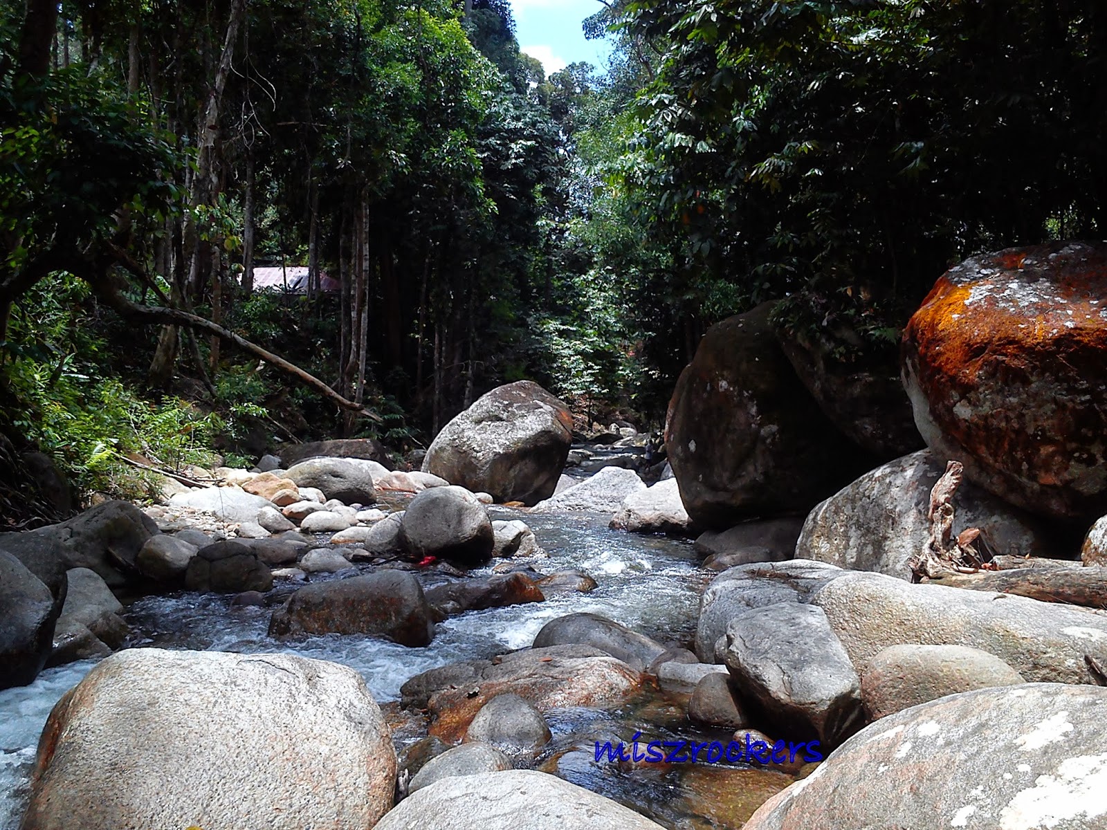 PERCUTIAN MEREHATKAN DIRI DI AIR TERJUN KALUMPANG | Ceritera Si Gadis Biru