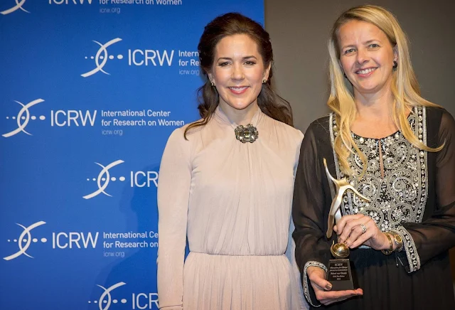 Crown Princess Mary of Denmark hand over the Champions for Change Award to Princess Mabel of The Netherlands