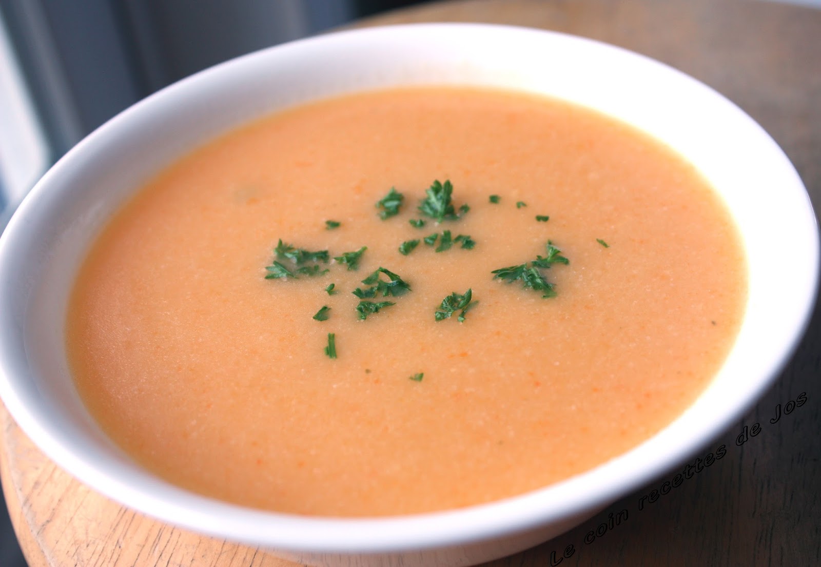 Le coin recettes de Jos POTAGE AU CHOUFLEUR, CAROTTES ET CHEDDAR FORT Le coin recettes de Jos POTAGE AU CHOUFLEUR, CAROTTES ET CHEDDAR FORT