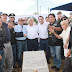 El alcalde Mauricio Vila colocó la primera piedra del Monumento al Motociclista