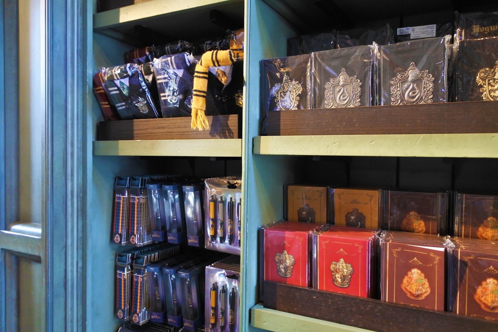 Souvenir Guide The Wizarding World of Harry Potter at Universal