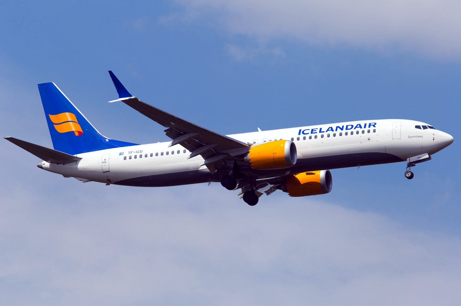 Icelandair Boeing 737 MAX 8 Approaching Landing