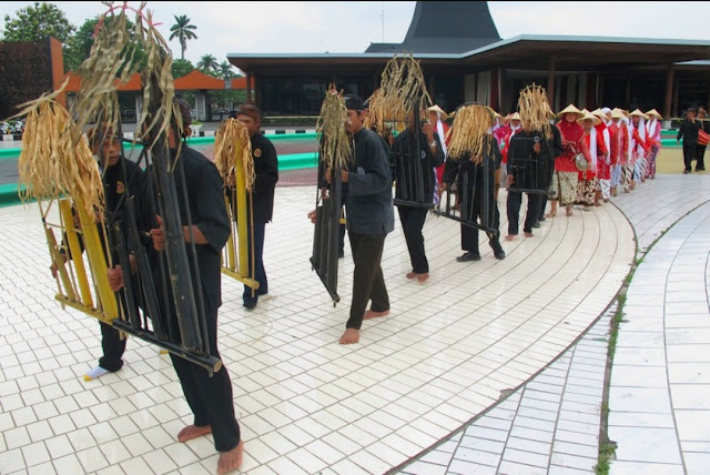 The Ceremony Distinctive Identity of The Baduy Tribe