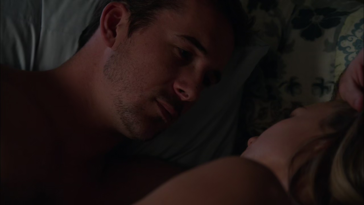 Barry Sloane shirtless in Revenge 2-08 "Lineage" .