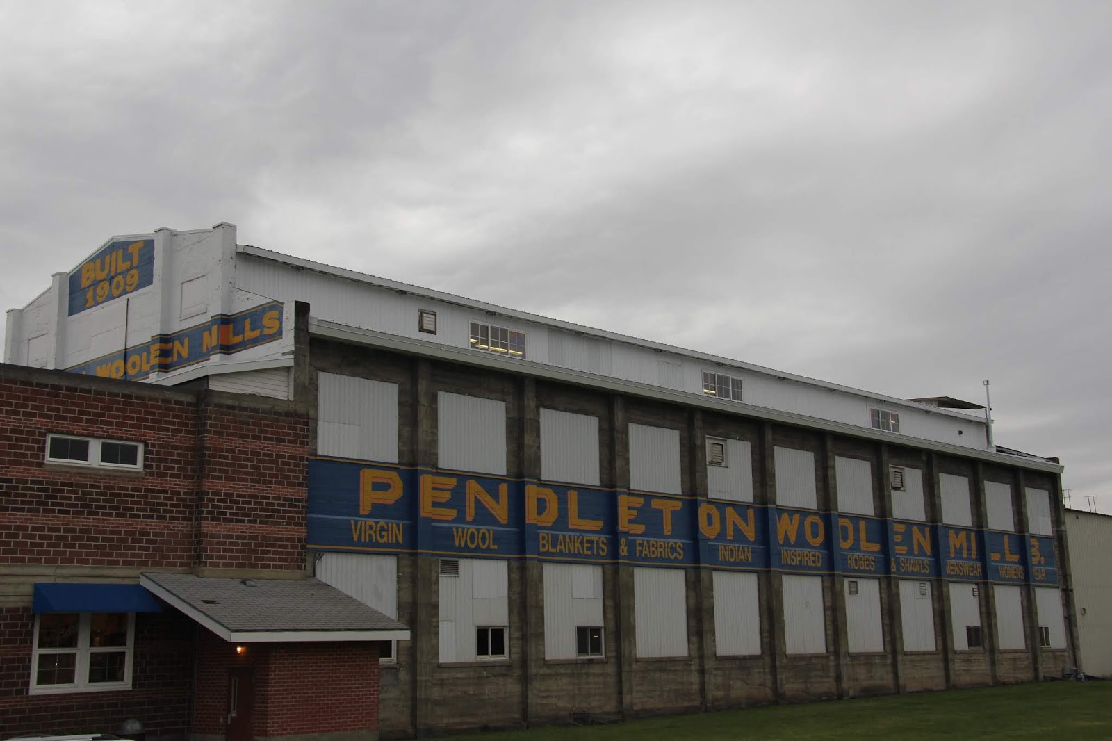 CHAD'S DRYGOODS CHAD'S FACTORY VISIT PENDLETON WOOLEN MILLS