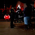Bandidos atiram em vítima durante roubo de carro em residencial
