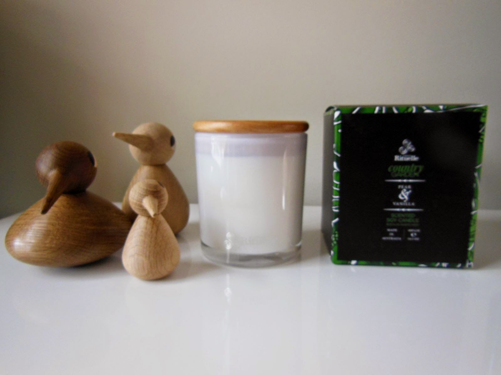 PRODUCT REVIEW URBAN RITUELLE WEEKENDER COUNTRY GARDEN SOY CANDLE