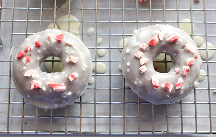 Chocolate Peppermint Baked Donuts // A Style Caddy