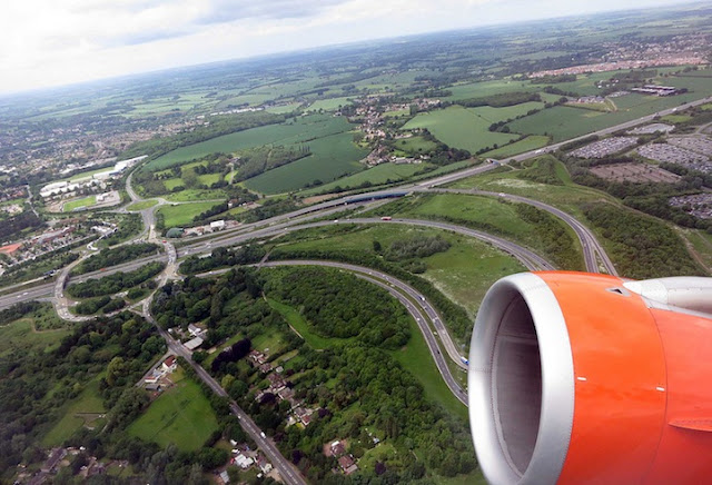 صور مناظر طبيعية خلابة من نافذة طائرة !
