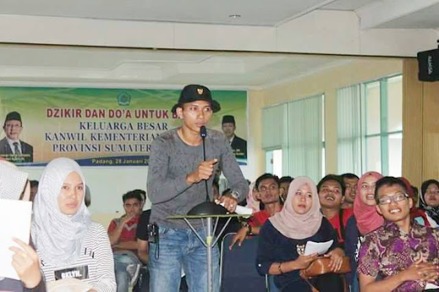 Rezki Saputra: Menetak Perjuangan, Menyelesaikan Kuliah dan Menggerakkan Komunitas Rezki Saputra: Menetak Perjuangan, Menyelesaikan Kuliah dan Menggerakkan Komunitas