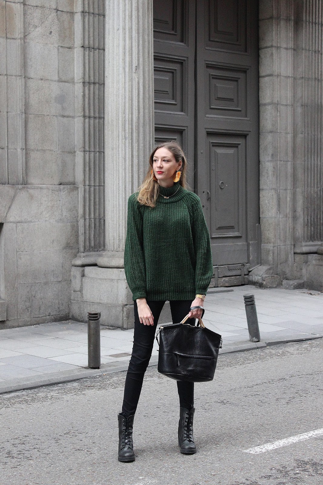 militar-boots-green-turtle-neck-doctor-maxibag-street-style-zaful