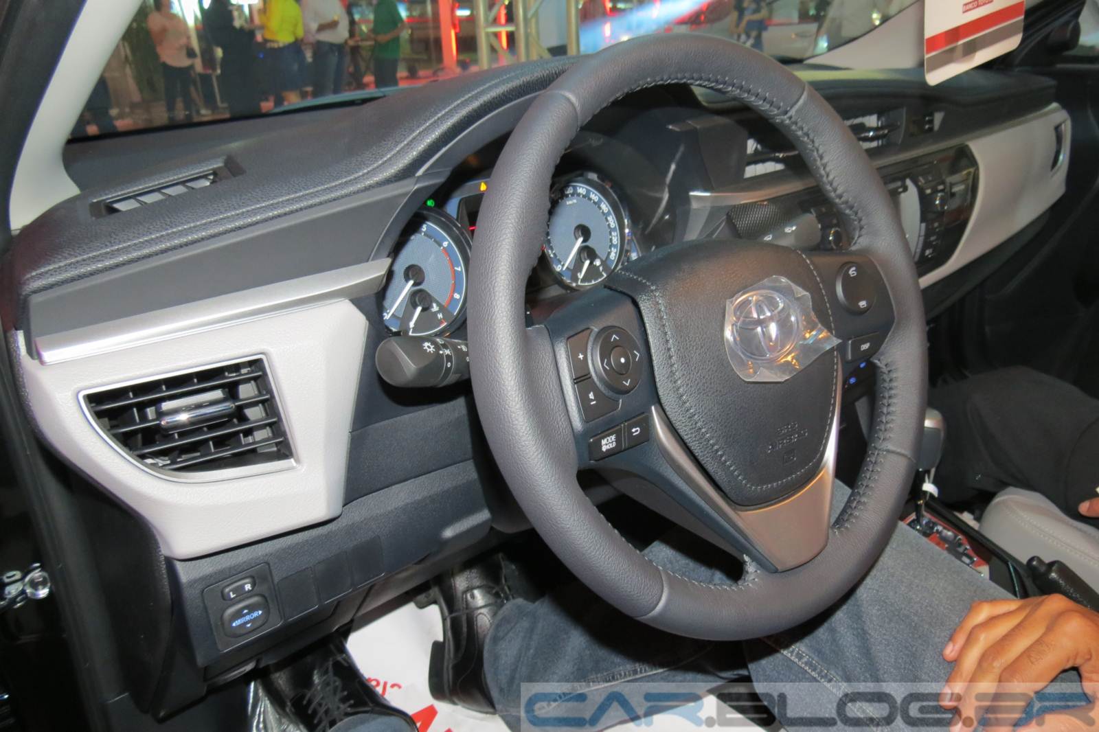 Novo Corolla XEi 2015 - interior - posição de dirigir