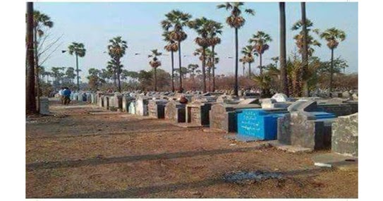သခ်ိဳင္းထဲက ေဝစုခြဲေနတဲ့ အသံေတြေၾကာင္႔ ေျပးလိုက္တာ ေခ်ာ္လဲ သပိတ္ကြဲ ဆြမ္းငတ္ခဲ႔ရတဲ့ ဆရာေတာ္