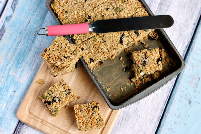 Fruit & Nut Oat Bars Fruit & Nut Oat Bars