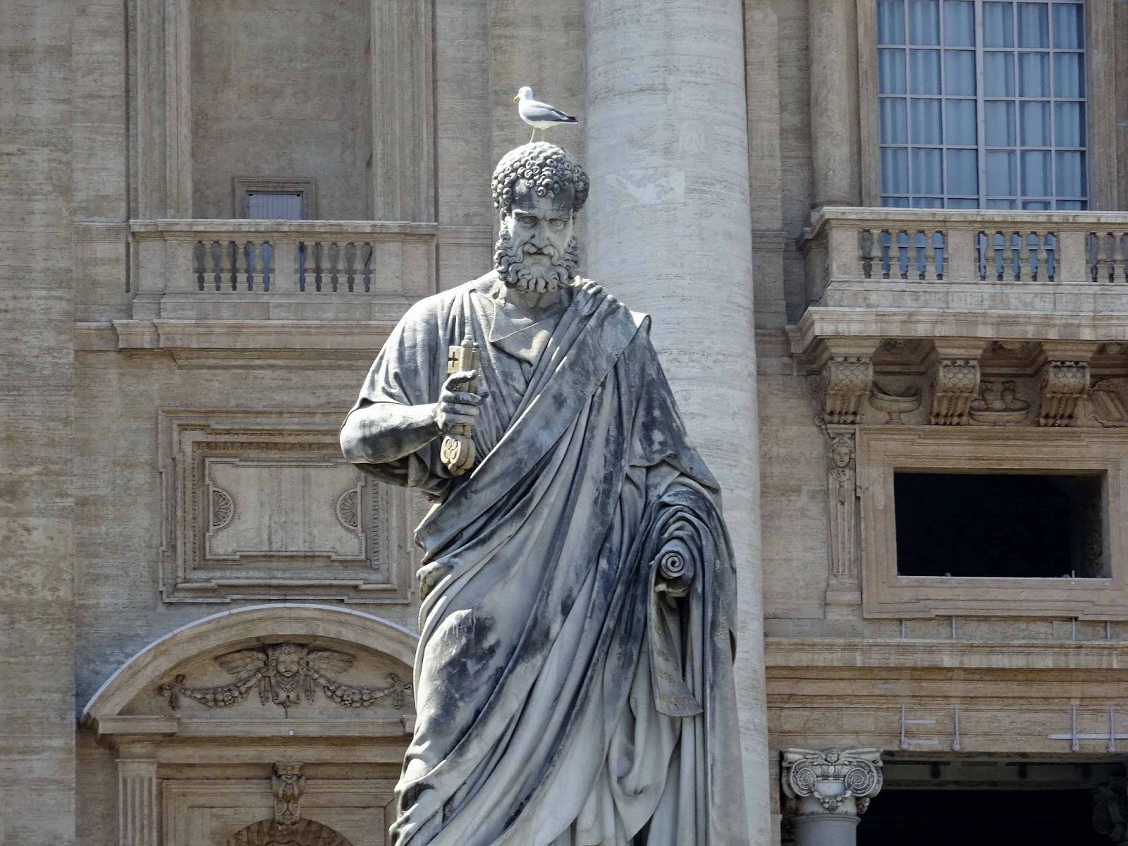 Статуя святого Статуя святого