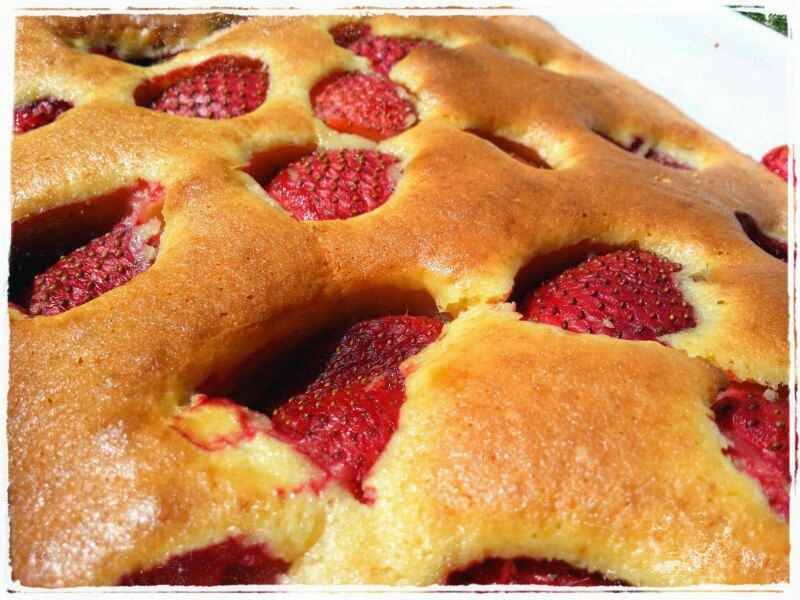 Kein Kuchen ist auch keine Lösung: Erdbeer-Sauerrahm-Kuchen