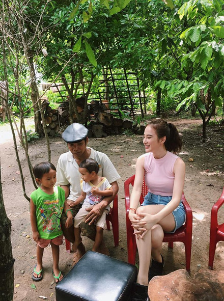 Angela Phuong Trinh bo pho len rung song voi nguoi dan toc - Anh 9