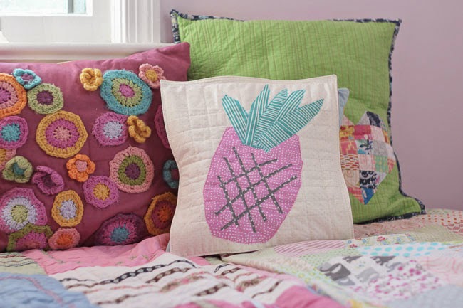 pineapple applique mini quilt