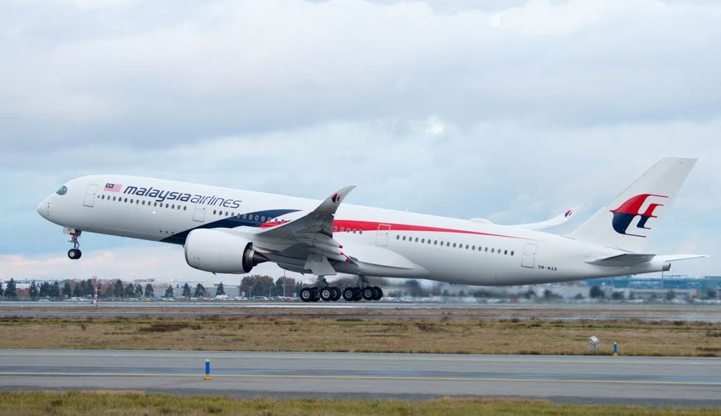 Atterraggio d'emergenza per il volo Malaysia Airlines diretto a Melbourne in Australia. Atterraggio d'emergenza per il volo Malaysia Airlines diretto a Melbourne in Australia.
