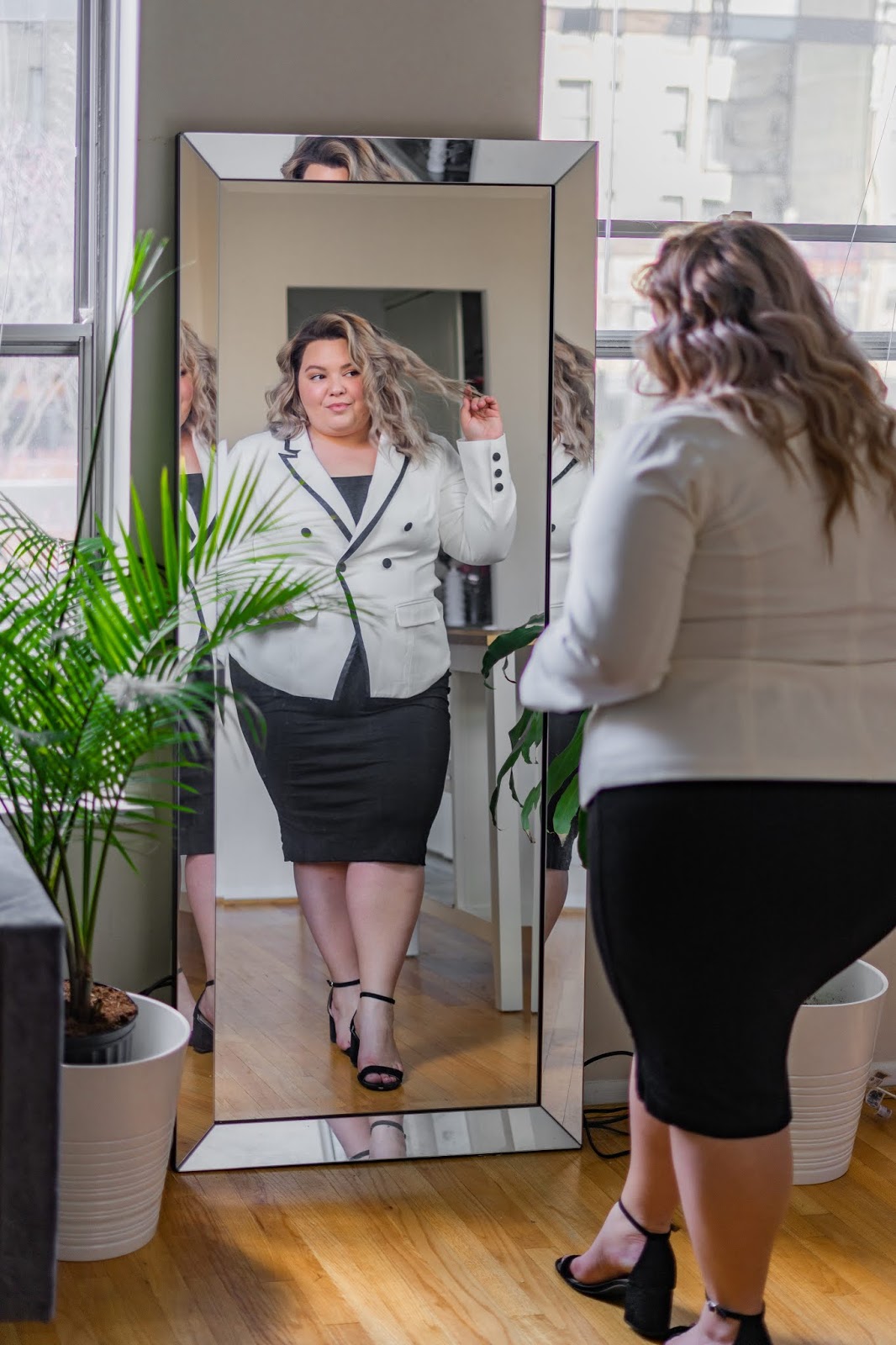 Chicago petite plus size fashion blogger, model, and youtuber reviews Mareé Pour Toi and shares her favorite plus size work wear clothing. 