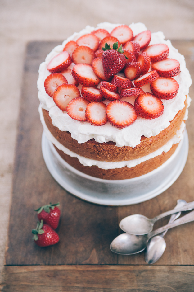 Nothing but Delicious: Super Southern: Strawberry Cake