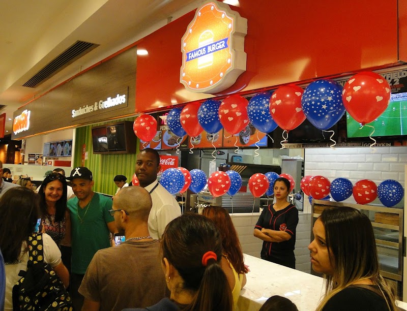 José Aldo inaugura loja da sua rede de hamburguerias no Bangu Shopping José Aldo inaugura loja da sua rede de hamburguerias no Bangu Shopping