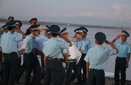 Noi dau lan vao tim de nhung van tho rung cam ra doi … - Anh 2