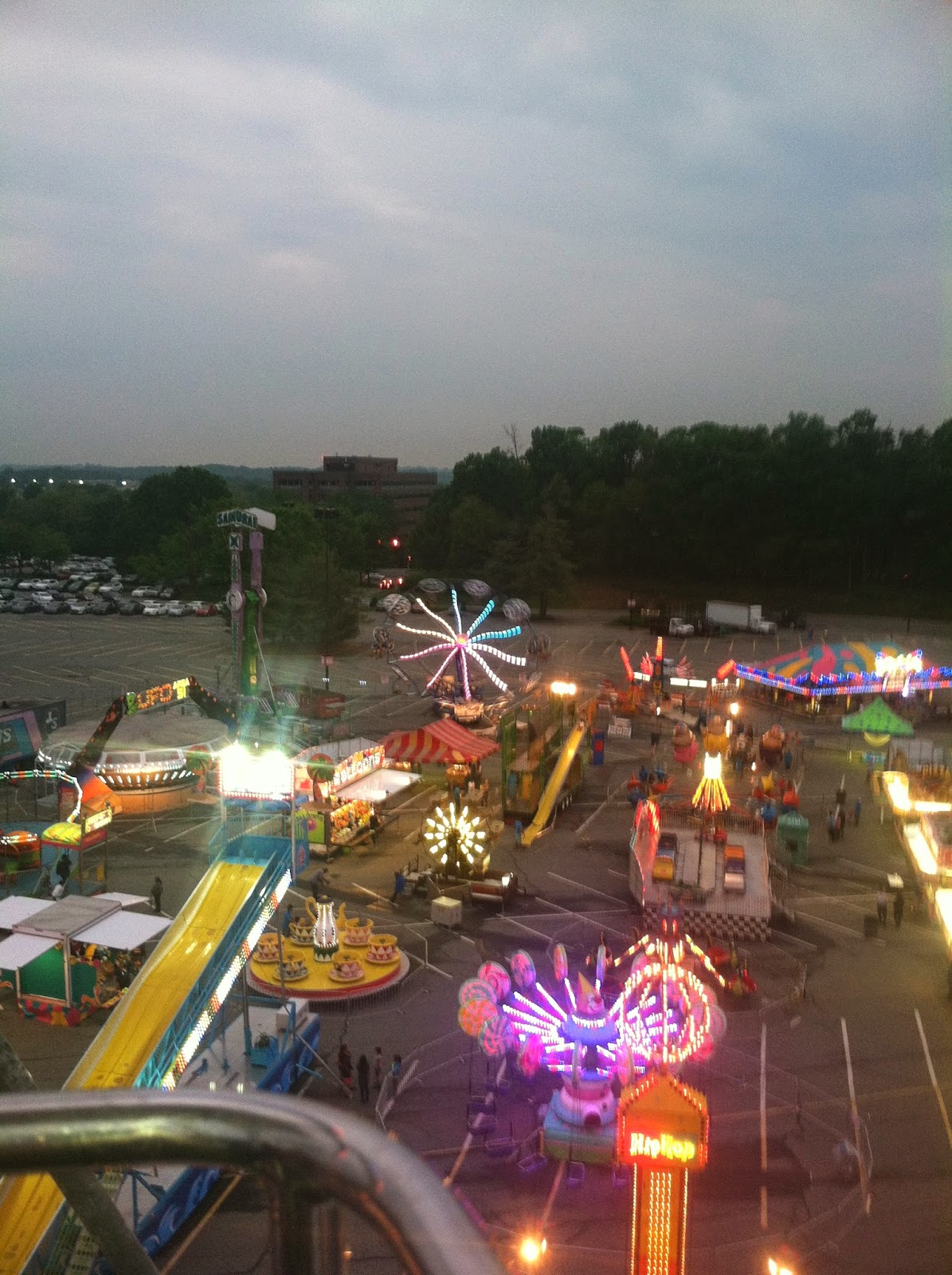 Carnival Chasing Jolly Shows at the 2014 Lake Forest Mall Carnival