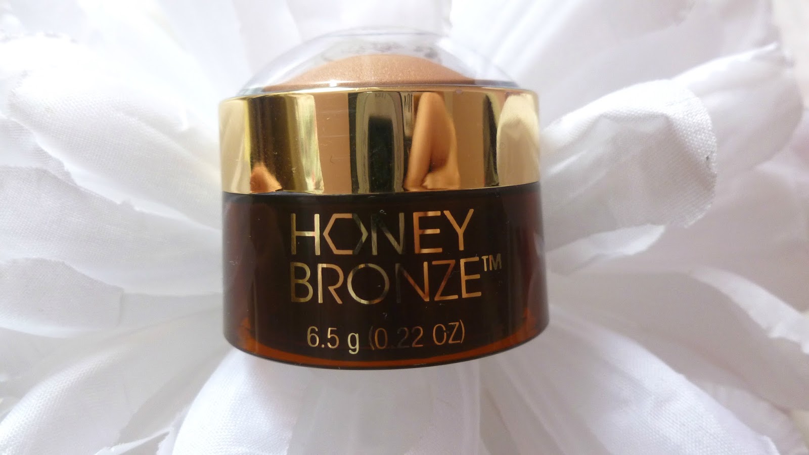 The Body Shop Highlighting Dome In 01 Golden Mammaful Zo Beauty