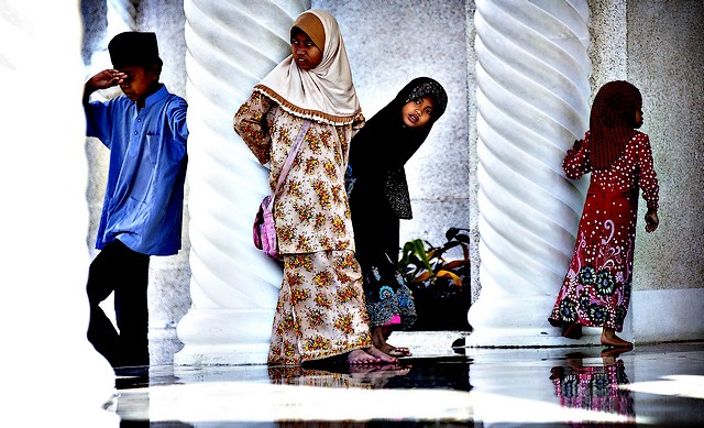 Jangan Dimarahi! Karena Bahaya Akan Datang Jika Anak Tak Bergurau di Masjid